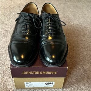 Johnston & Murphy Men’s Black Leather Lace-Up Dress Shoes